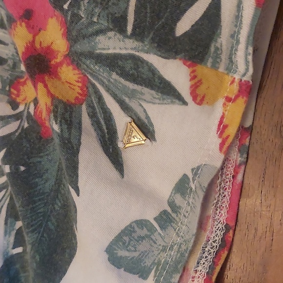 Guess Tie-Front Hawaiian T-Shirt - Picture 5 of 9